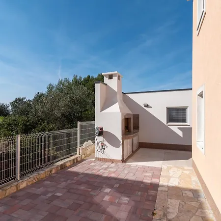 Apartment Nikaroni-1 By Interhome