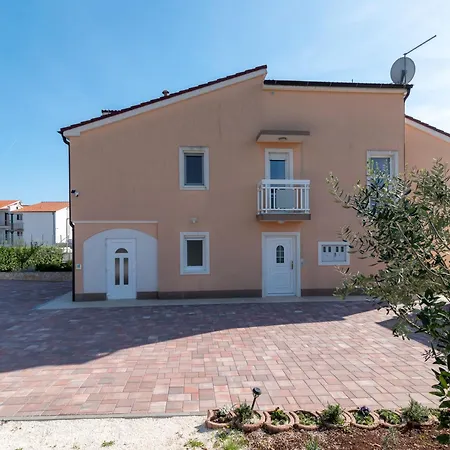 Apartmán Nikaroni-1 By Interhome Trogir