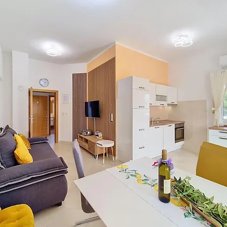 Apartmán Nikaroni-1 By Interhome *