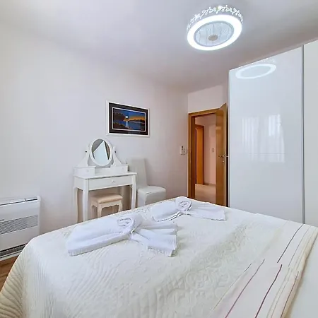 Nikaroni-1 By Interhome Apartmán