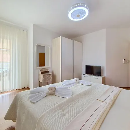 Nikaroni-1 By Interhome Apartmán *