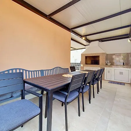 Apartmán Nikaroni-1 By Interhome *