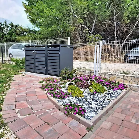 Apartmán Nikaroni-1 By Interhome