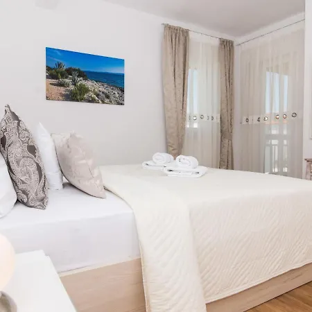 Appartement Nikaroni-1 By Interhome
