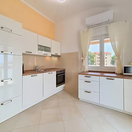Nikaroni-1 By Interhome Daire *